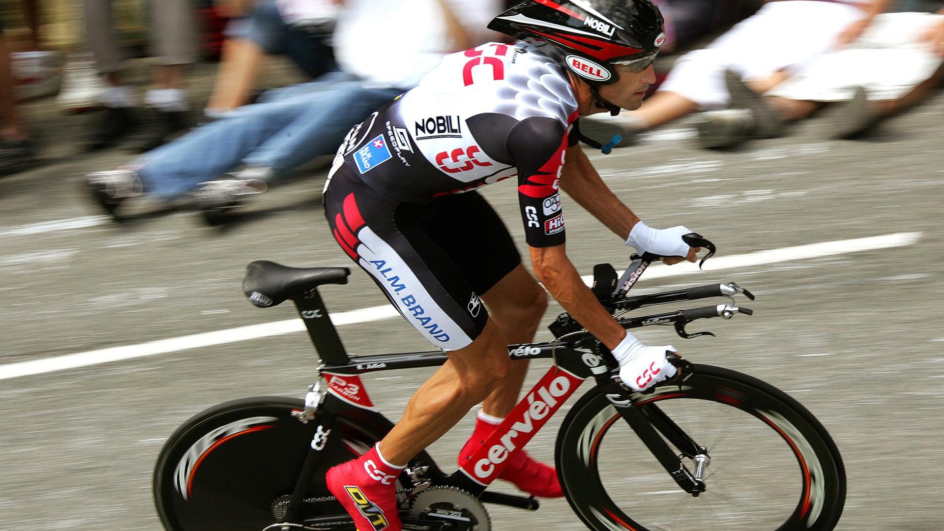 电竞赛事主持人团队全面提升，专业度再升级，电竞主持人靠什么赚钱